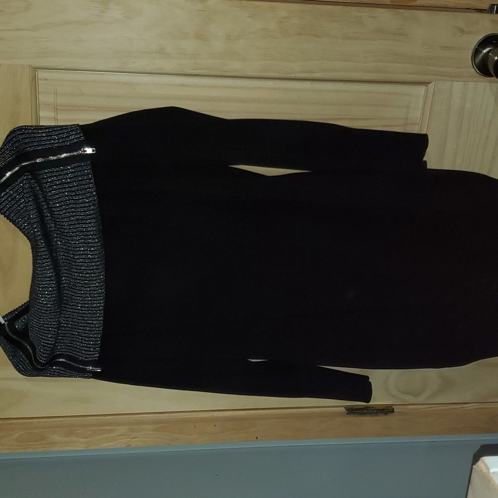 Womens size XXL or XL Black and Metallic Silver sweater dress with zippers